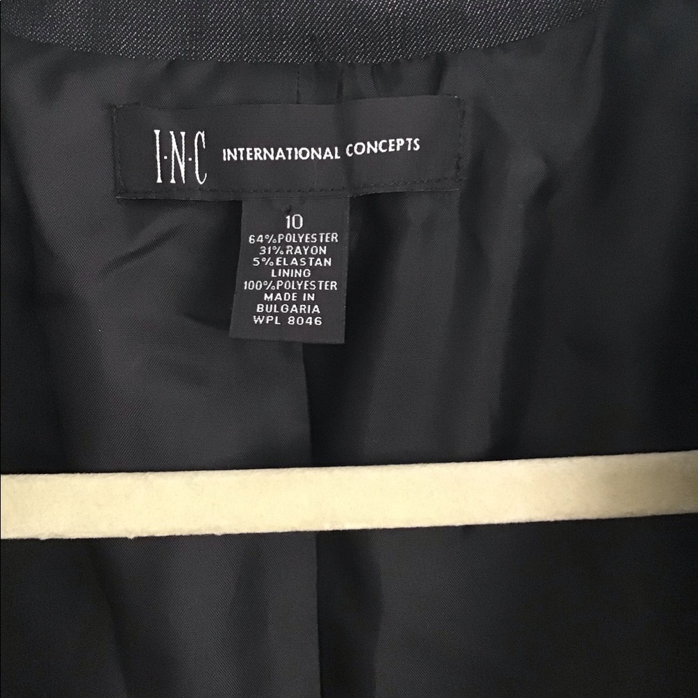 Blazer - Picture 3 of 7